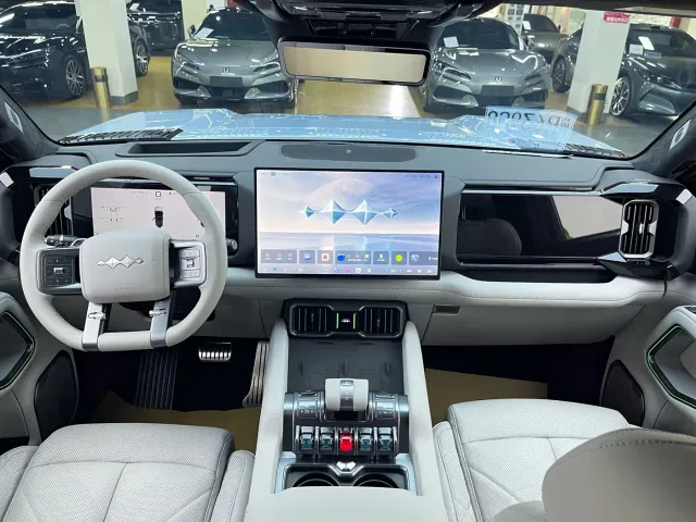 BYD FangChengBao Leopard 8 — Фото автомобиля 5