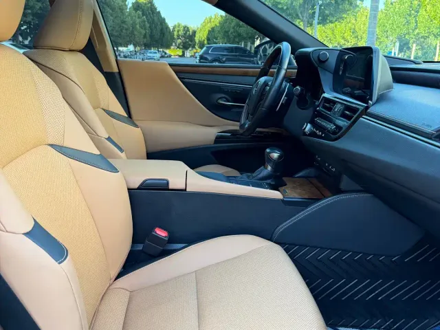 Lexus ES — Фото автомобиля 10