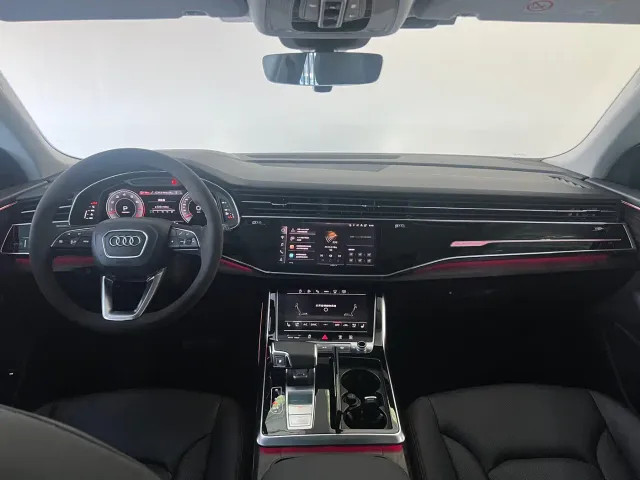 Audi Q8 — Фото автомобиля 11