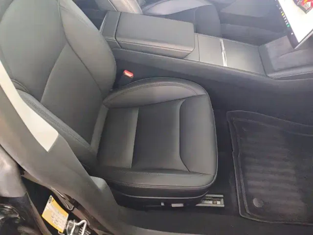 Tesla Model 3 — Фото автомобиля 24
