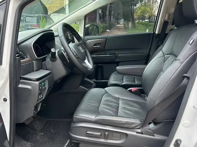 Honda Odyssey — Фото автомобиля 3