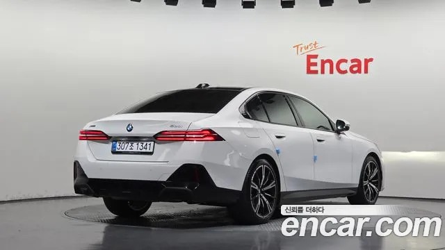 BMW 5-Series 5 серия (G60) 530i xDrive M Sport — Фото автомобиля 2