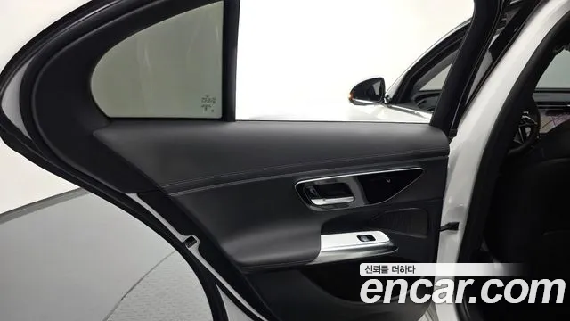 Mercedes-Benz E-Class — Фото автомобиля 25
