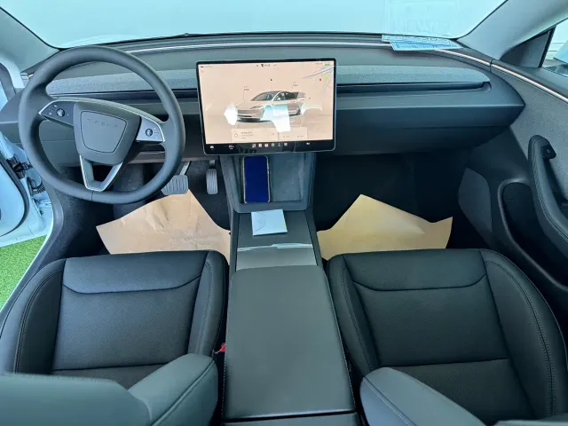 Tesla Model 3 — Фото автомобиля 7