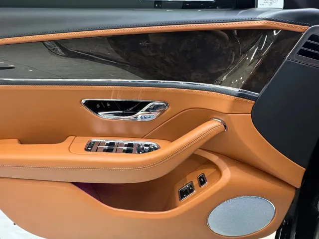 Bentley Flying Spur — Фото автомобиля 8
