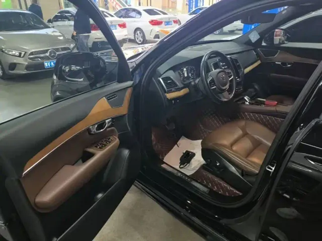 Volvo XC90 — Фото автомобиля 15