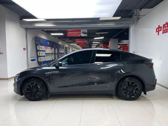 Tesla Model Y — Фото автомобиля 4