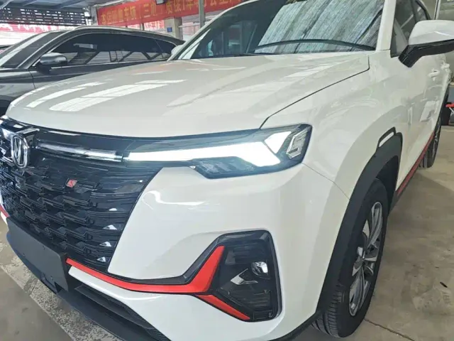 Changan CS35 Plus — Фото автомобиля 23