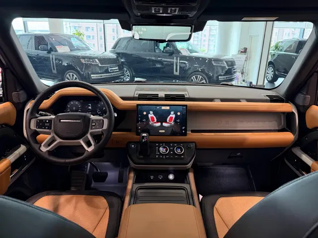 Land Rover Defender — Фото автомобиля 17