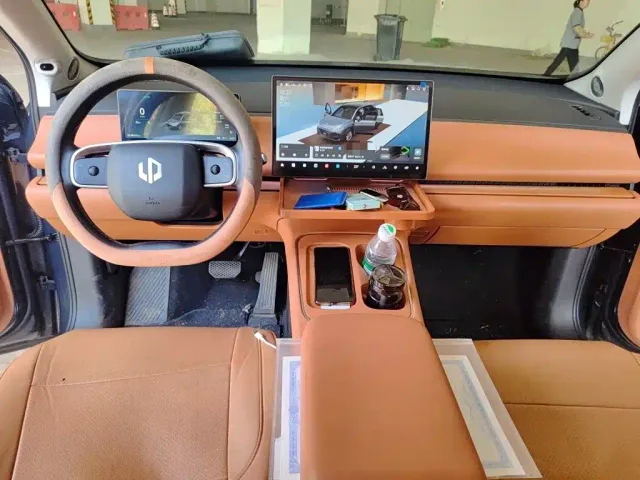 Leapmotor C10 — Фото автомобиля 12