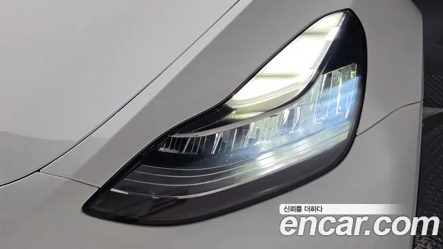 Tesla Model Y — Фото автомобиля 21