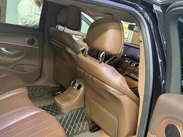 Mercedes-Benz E-Class — Фото автомобиля 6
