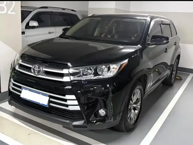 Фотография автомобиля — Toyota Highlander