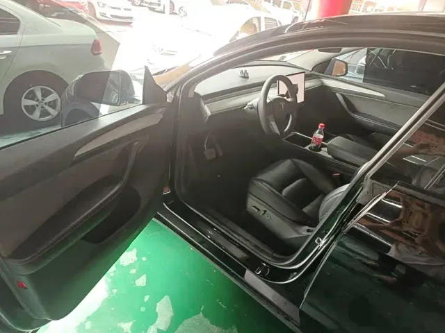 Tesla Model Y — Фото автомобиля 15