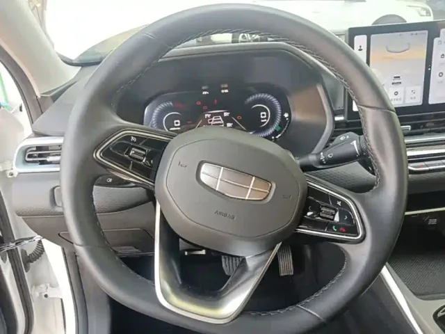 Geely Emgrand — Фото автомобиля 10