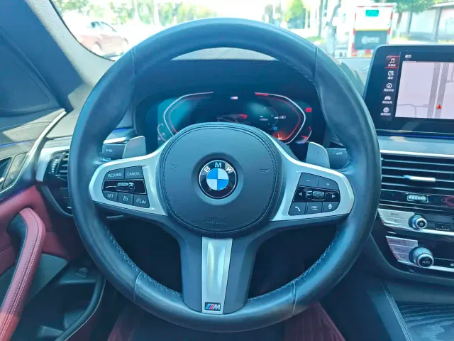 BMW 5 Series — Фото автомобиля 15