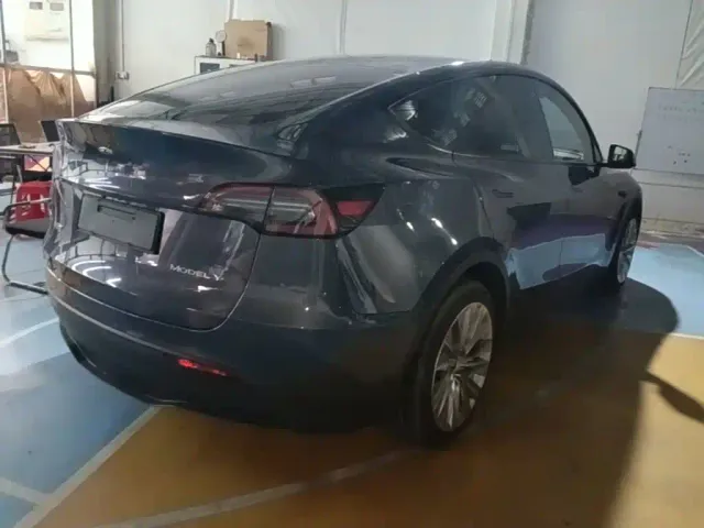 Tesla Model Y — Фото автомобиля 6
