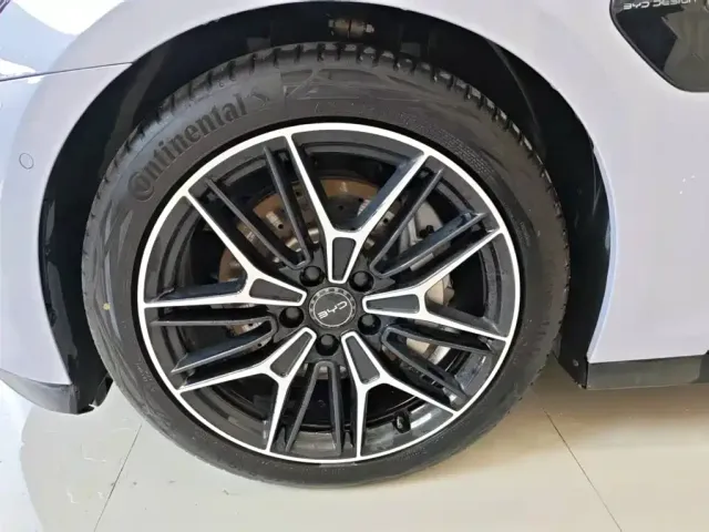 BYD Seal — Фото автомобиля 15