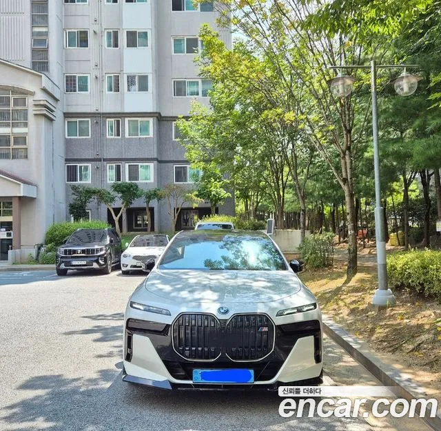 Фотография автомобиля — BMW i7 i7 (G70)