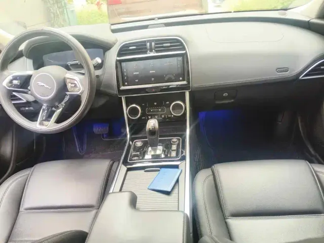 Jaguar XEL — Фото автомобиля 11
