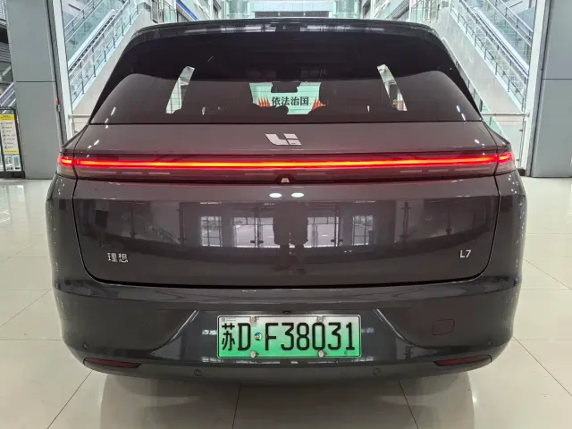 Li Auto L7 — Фото автомобиля 15