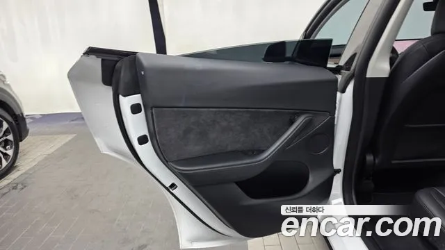 Tesla Model Y — Фото автомобиля 22