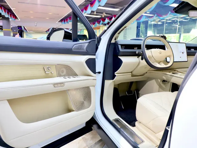 NIO NIO ES8 2025 Base Model — Фото автомобиля 8