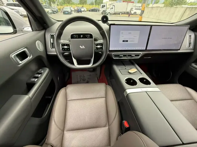 Li Auto L8 — Фото автомобиля 5