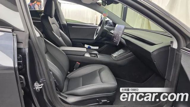 Tesla Model 3 — Фото автомобиля 16