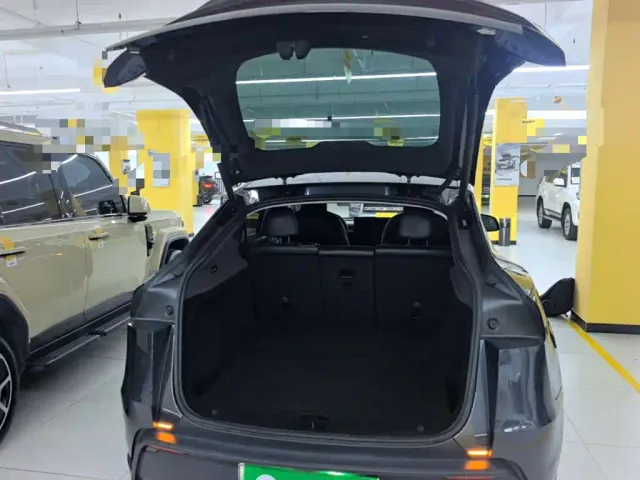 Tesla Model Y — Фото автомобиля 18