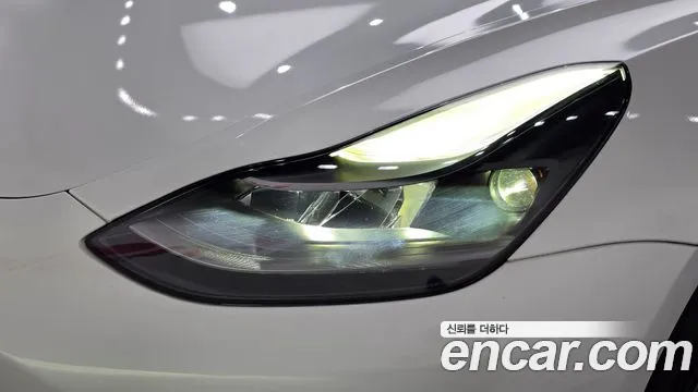 Tesla Model 3 — Фото автомобиля 22