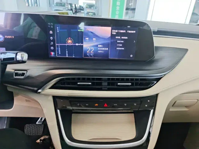 Buick Buick GL8 New Energy 2025 Landlux Smart Edition 7-seater — Фото автомобиля 12