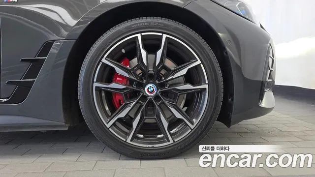 BMW i4 — Фото автомобиля 6