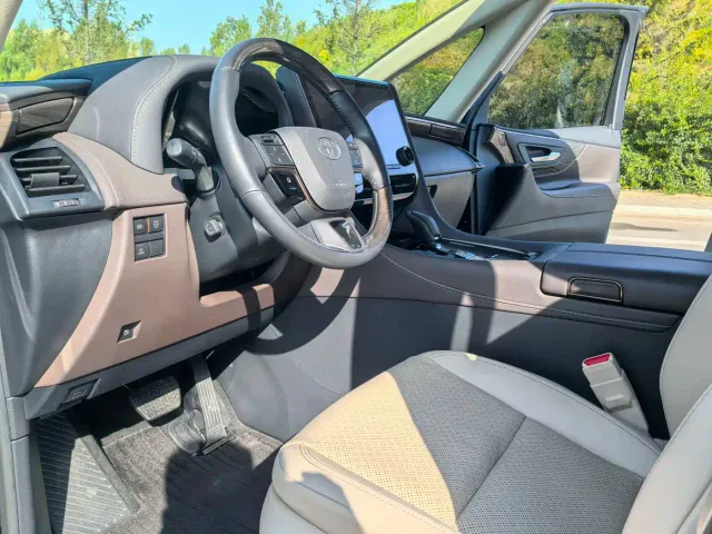 Toyota Alphard — Фото автомобиля 10