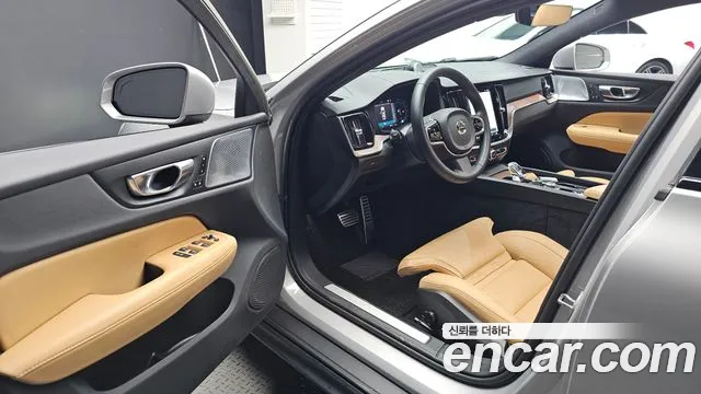 Volvo V60 Cross Country 2nd Gen — Фото автомобиля 10