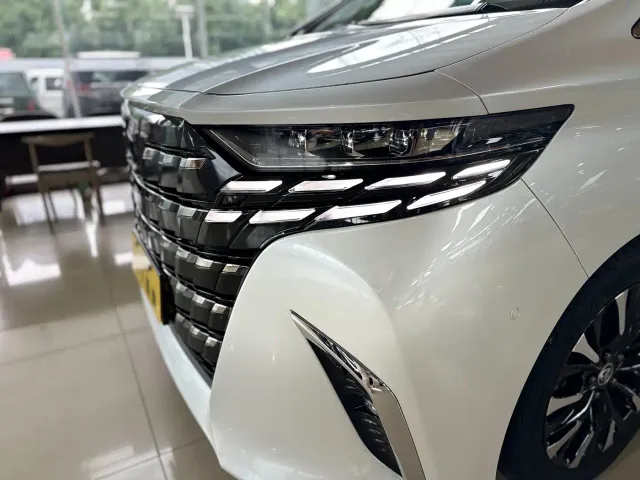 Toyota Alphard — Фото автомобиля 5