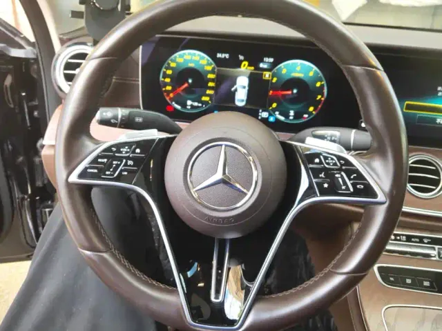 Mercedes-Benz E-Class — Фото автомобиля 15