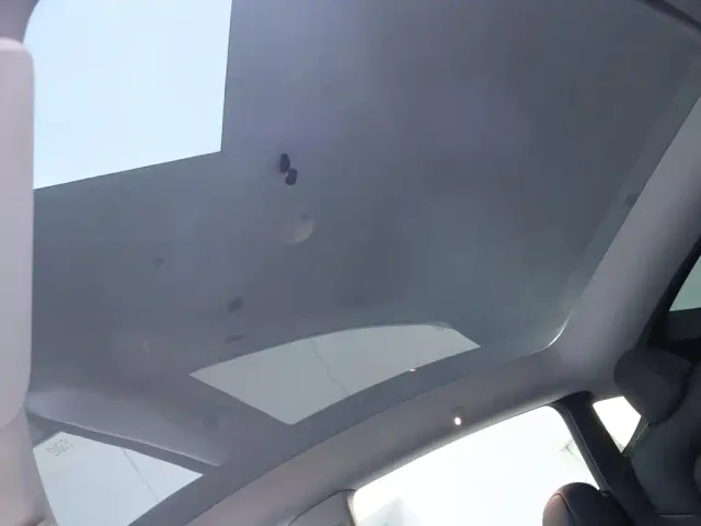Tesla Model Y — Фото автомобиля 19