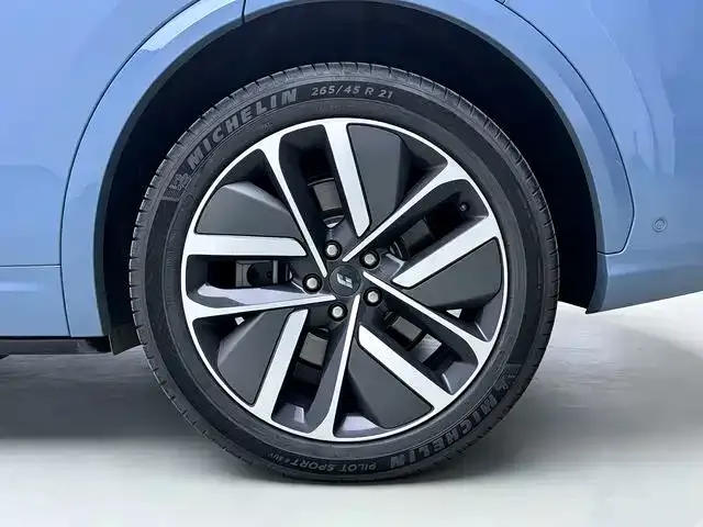 Li Auto L7 — Фото автомобиля 20