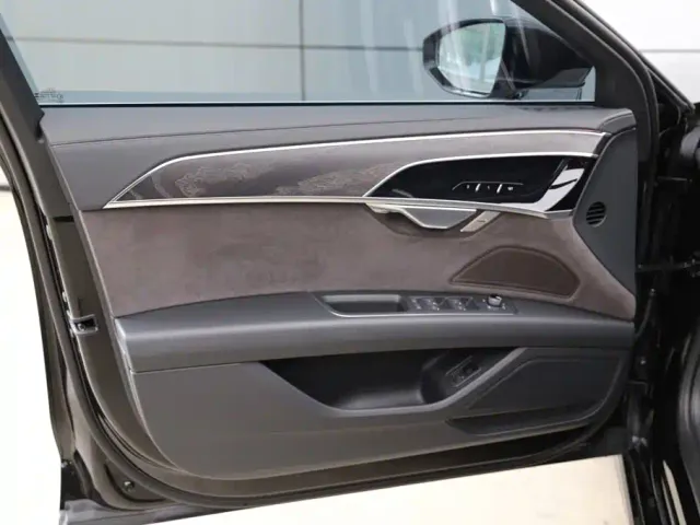 Audi A8 — Фото автомобиля 10