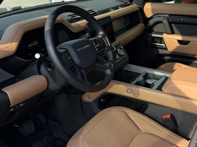Land Rover Defender — Фото автомобиля 5