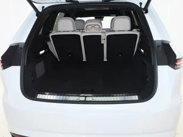 Li Auto L8 — Фото автомобиля 11