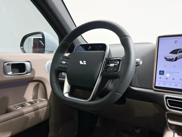 Li Auto L7 — Фото автомобиля 12