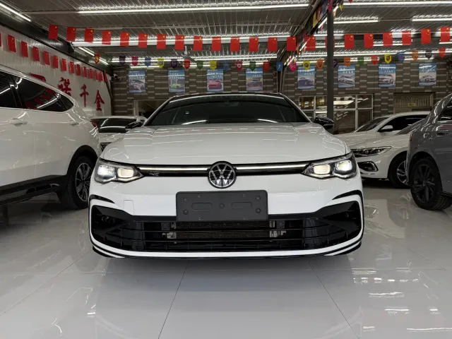 Volkswagen Golf — Фото автомобиля 3