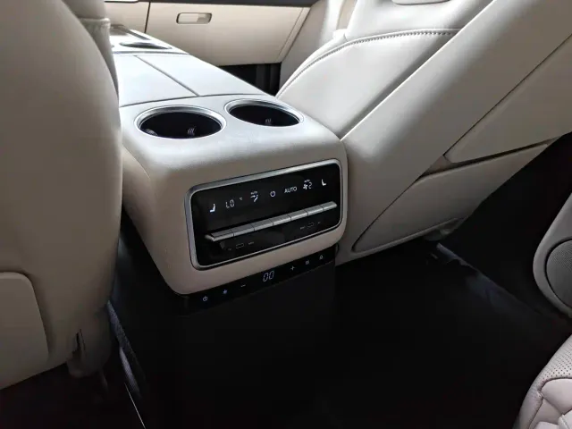 Li Auto L9 — Фото автомобиля 9