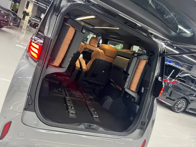 Toyota Alphard — Фото автомобиля 8