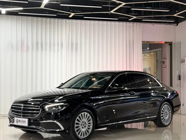 Фотография автомобиля — Mercedes-Benz E-Class