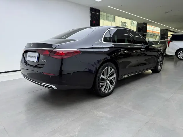 Mercedes-Benz E-Class — Фото автомобиля 3