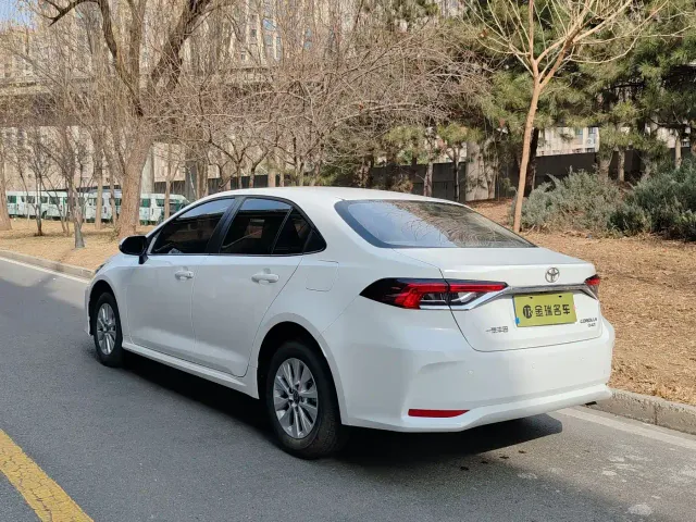 Toyota Corolla — Фото автомобиля 10