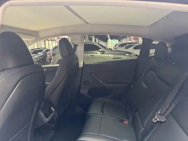 Tesla Model Y — Фото автомобиля 5